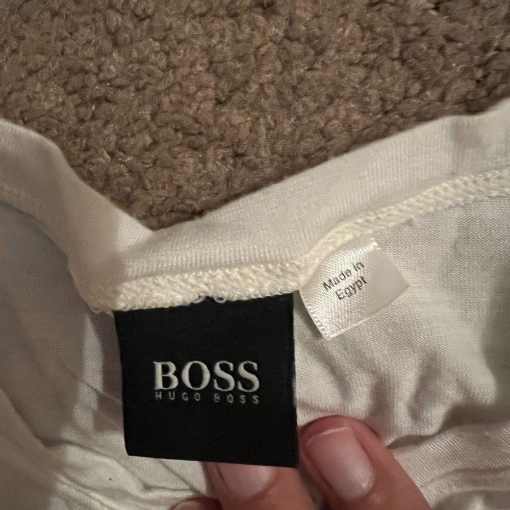 Hugo boss medium white tee - Picture 5 of 7